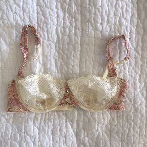 🚨SOLD🚨 Lace floral bra